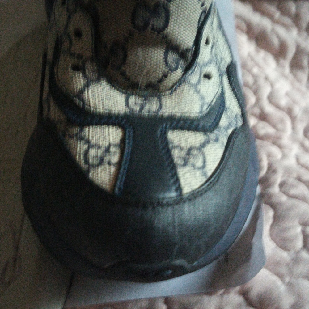 Gucci Blue and Cream Sneakers - Picture 7 of 11
